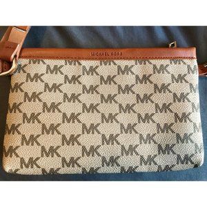 Small Michael Kors Logo Handbag - NEVER CARRIED